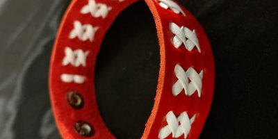 Мартеница за ръка от естествена кожа "Кръстат бод"