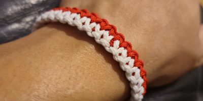 Плетка бяло и червено тип мартеница "Преплетени съдби"