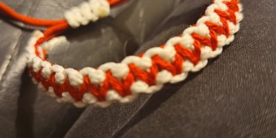 Плетеница за приятели тип гривна за ръка