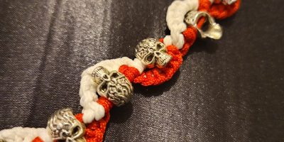 Уникална гривна с черепи, ръчно изработена